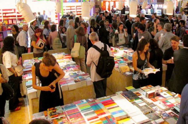 Qué y cómo buscan los lectores en la Feria del Libro de Buenos Aires