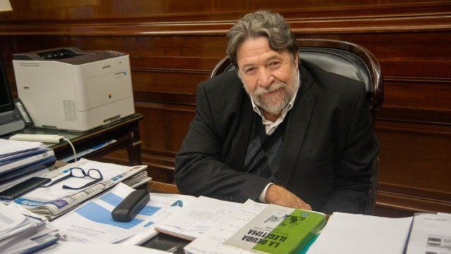 El economista Claudio Lozano aseguró que la deuda pública se come al superávit fiscal. Con un informe desmiente las cifras del Gobierno