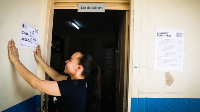 Abrieron las urnas y Brasil elige su futuro presidente en una histórica elección