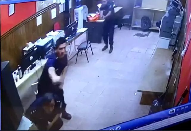 La banda que entró a los tiros a una comisaría quería liberar a un narco