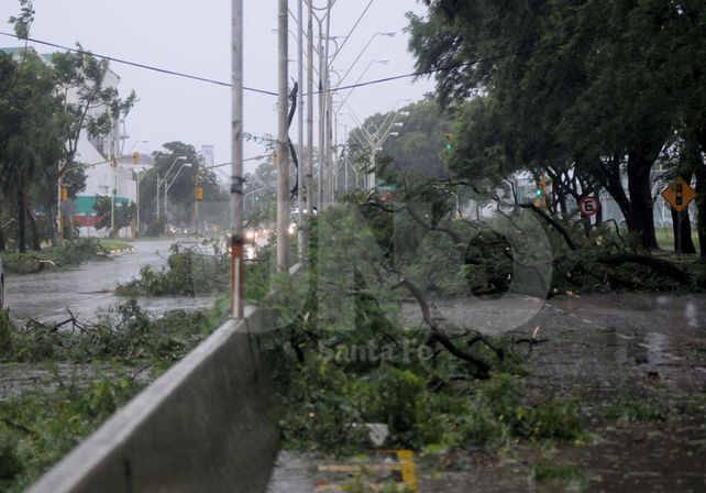 Así quedó Avenida Alem tras el temporal. Foto: Manuel Testi / Diario UNO Santa Fe
