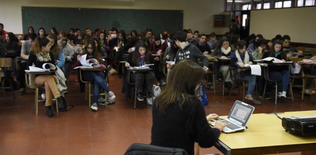 Alumnos en un aula de Ciencia Política.