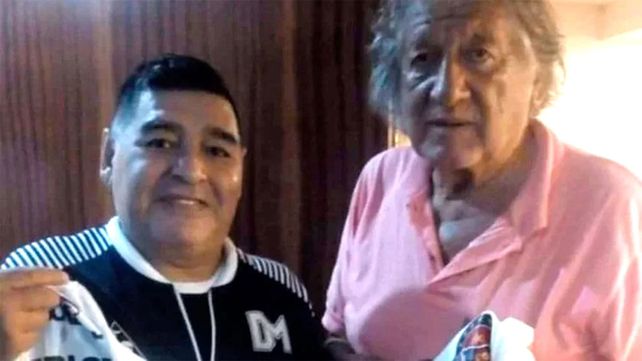 Murió el Trinche Carlovich, gloria del fútbol del interior