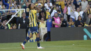 Julián Velázquez debutó ante Indeendiente; ingresó desde el banco y convirtió.