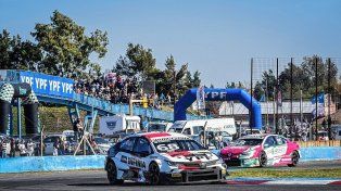 El piloto mendocino Julián Santero se adjudicó la segunda final del TC2000 en Rosario.