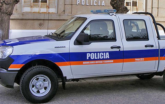 Un hombre de 42 años corrió con su auto al ex esposo de su pareja