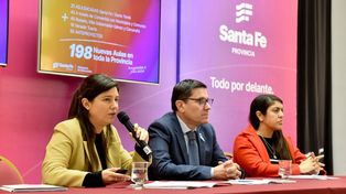 La secretaria de Coordinación y Gestión de Recursos, María Martin; el ministro de Educación, José Goity, y la secretaria de Gestión Territorial Educativa, Daiana Gallo Ambrosis, durante la presentación del plan de obras.