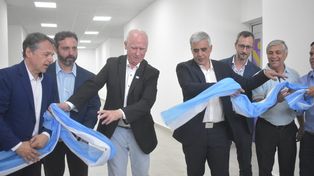 De Grandis destacó el esfuerzo que hace el municipio para mejorar la infraestructura escolar y volvió a pedir carreras universitarias para la ciudad.