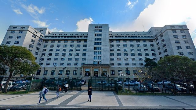 El frente del edificio de los tribunales orales federales.