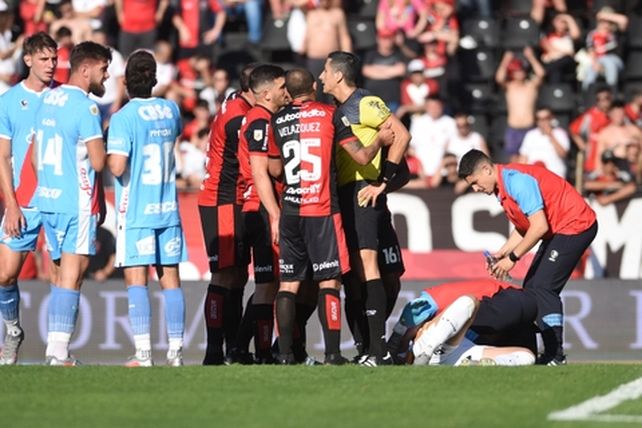 Caliente. El partido no ofreció nada de fútbol