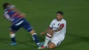 Para Lobo Medina y el VAR, la plancha tremenda de Dómina sobre Banega no fue ni para amarilla ni para expulsión. De no creer.