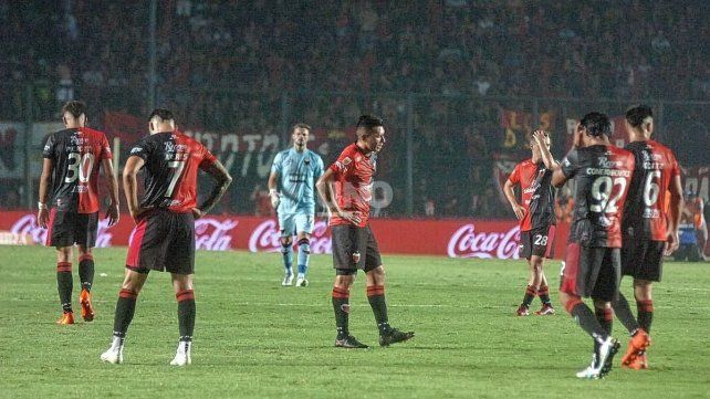 Colón sufrió una durísima derrota ante Sarmiento en Santa Fe
