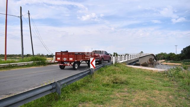 El puente Arroyo Leyes se encuentra ubicado a 36 km al noreste de la ciudad de Santa Fe