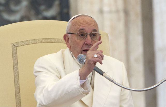 El papa le dijo a un periodista que los argentinos ya saben lo que él piensa políticamente hablando.