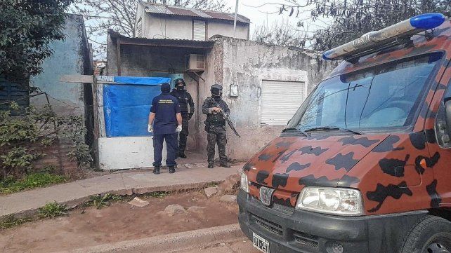 Secuestraron más de 140 dosis de cocaína listas para la venta y detuvieron a un sospechoso.