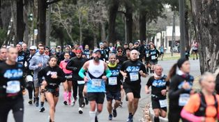 Más de 2.500 atletas le pusieron color al XX Maratón Internacional de la Bandera