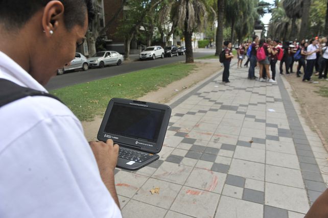 Adiós al título en papel para graduados del nivel secundario y terciario