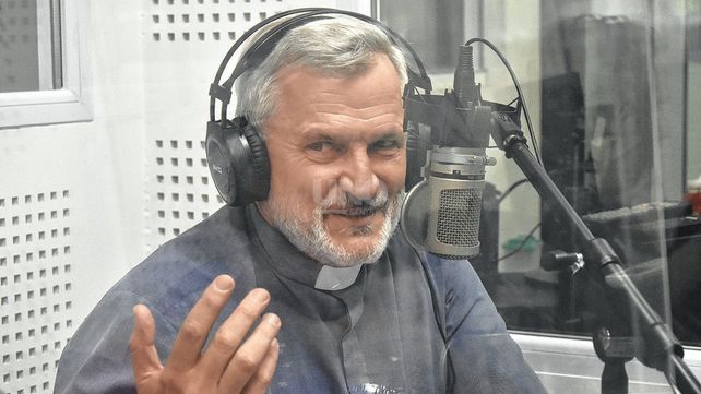 El Padre Axel diálogo con el programa Todo en Uno