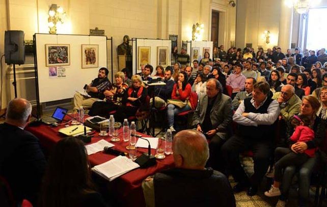 Destacados panelistas disertaron ante la presencia de vecinos afectados por fumigaciones