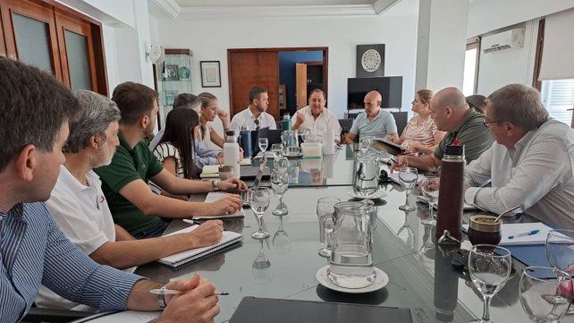 El intendente Poletti encabezó la primera reunión de gabinete con miras a declarar la emergencia hídrica El intendente Poletti encabezó la primera reunión de gabinete con miras a declarar la emergencia hídrica