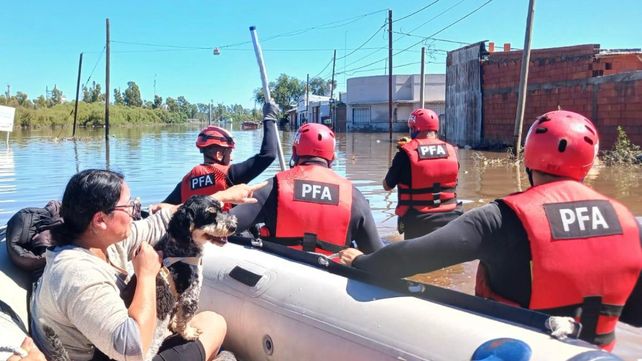 La Policía Federal hizo un operativo de evacuación especial en Bahía Blanca.