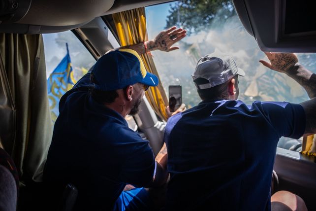 Fatura Broun retrató el momento de la partida. Sacó fotos y filmó, al lado de un Ávila también eufórico.