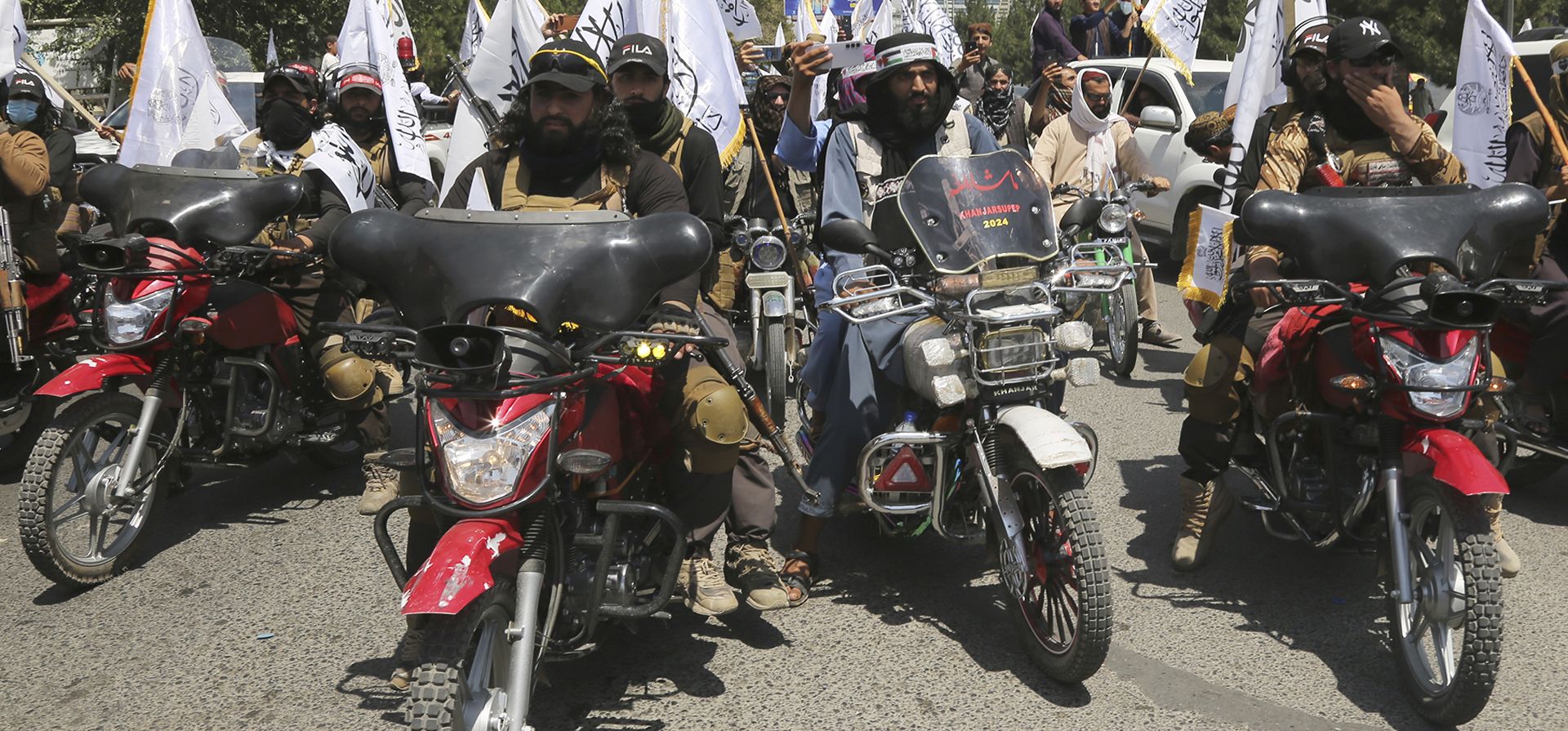 Combatientes de Alí celebran el tercer aniversario de la retirada de las tropas lideradas por Estados Unidos de Afganistán, en Kabul, Afganistán, el miércoles 14 de agosto de 2024. (Foto AP/Siddiqullah Alizai) Combatientes de Alí celebran el tercer aniversario de la retirada de las tropas lideradas por Estados Unidos de Afganistán, en Kabul, Afganistán, el miércoles 14 de agosto de 2024. (Foto AP/Siddiqullah Alizai)