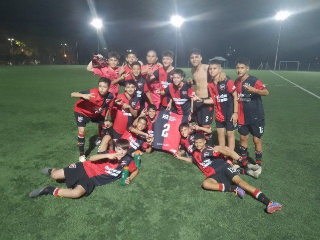 La 2012 de Newells venció a Central y desempató la jornada de clásicos-
