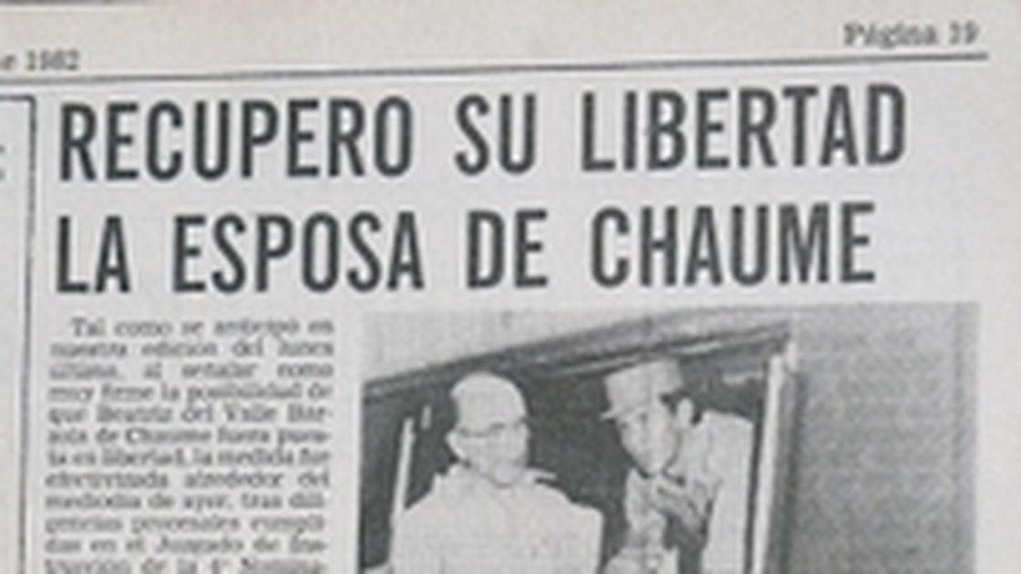El pornógrafo en uno de los traslados, como lo registró La Capital en 1982