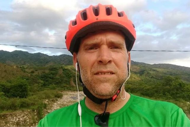 Un ciclista murió tras ser quemado mientras circulaba por la ruta
