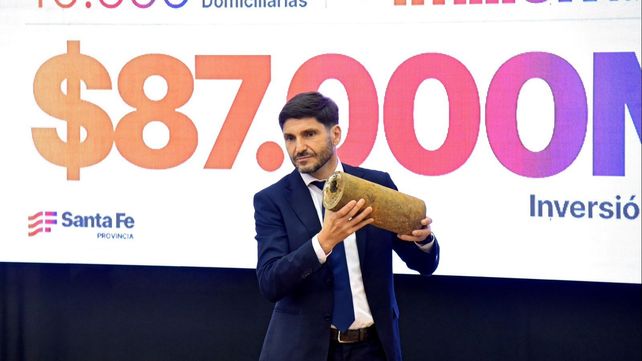 Maximiliano Pullaro presentó un plan de renovación de la red de agua y cloacas de Aguas Santafesinas