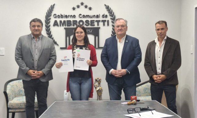El senador provincial Felipe Michlig visitó la comuna de Ambrosetti