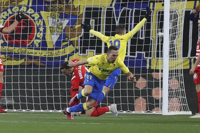 Escalante abrió la victoria de Cádiz ante Girona por la Liga de España