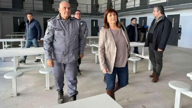 Bullrich visitó las obras en la cárcel federal de Coronda y confirmó que estará terminada en diciembre