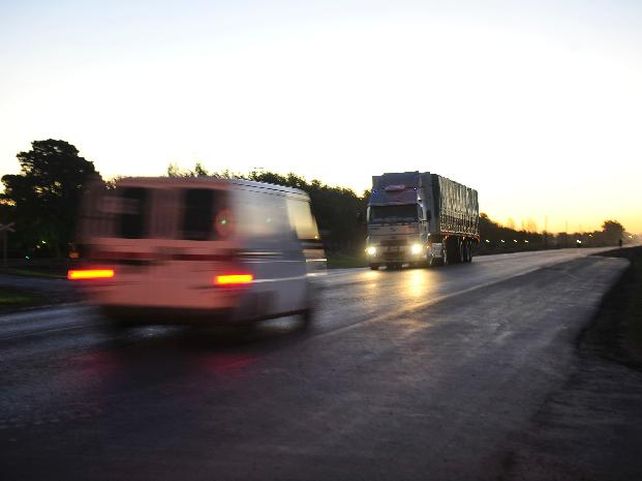 La lluvia complicó el tránsito en rutas y accesos de la provincia