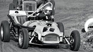 Durante las décadas del 60 y 70 obtuvo importantes victorias y campeonatos dentro del deporte motor entrerriano.