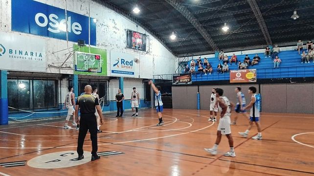 Colón superó a Banco como visitante y mantuvo su invicto en el Torneo Dos Orillas de básquet.&nbsp;