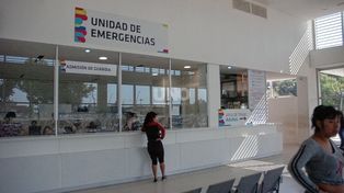 La mujeres policías asistieron a la mamá y su nene y los llevaron al Hospital Iturraspe