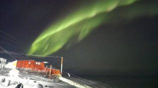 Desde la Antártida Argentina se captaron auroras australes tras una intensa tormenta solar, según informó el Servicio Meteorológico Nacional