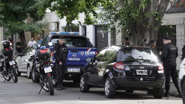 La policía desplegó un espectacular operativo en barrio Abasto.