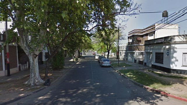 Un hombre de 62 años les tiró el auto encima a dos ladrones que quisieron asaltarlo