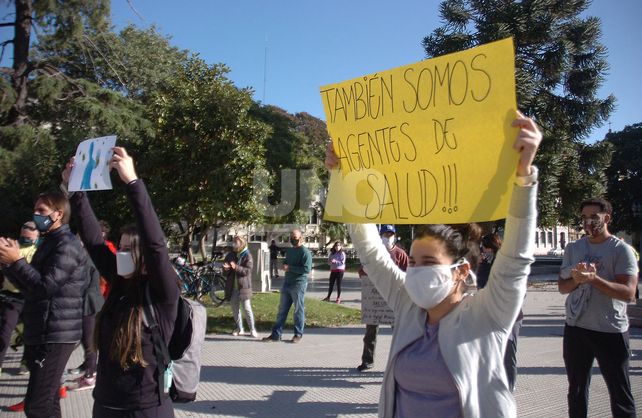 Titulares de gimnasios y de jardines maternales se manifestaron frente a Casa de Gobierno