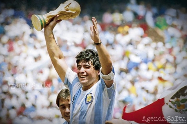 Maradona, presente en el homenaje a las leyendas del fútbol que ya no están