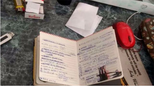 El cuaderno donde se habrían encontrado las frases