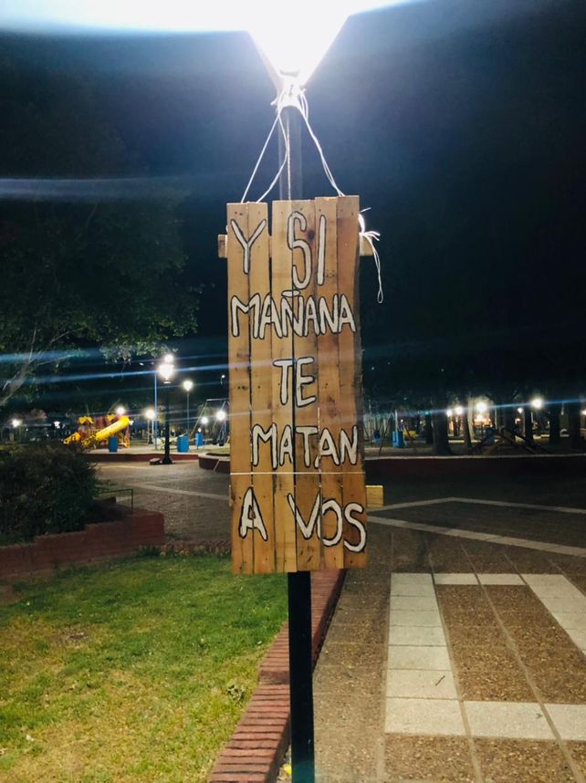 La ciudad de San Jorge amaneció con pintadas reclamando justicia