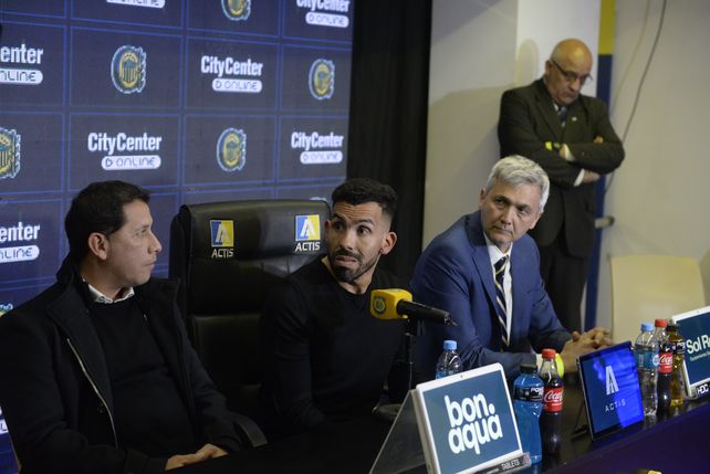 Central presentó a Tevez y se presagiaba que llegarían refuerzos de renombre. Gordillo y Carloni gestionaron algunas incorporaciones.