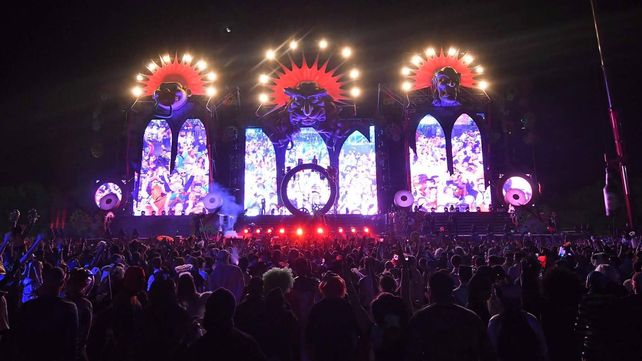 Paraná vivió su noche disfrazada junto a miles de visitantes de todo el país