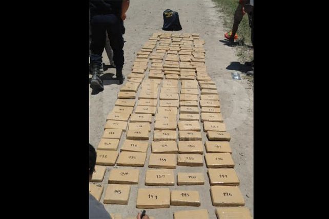 Los Amores: Secuestraron 139 kilos de marihuana ycaen tres narcos