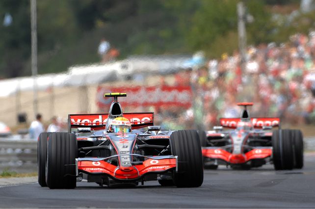 Triunfo de Lewis Hamilton en Hungría, su 11º GP de F-1, en rivalidad ya manifiesta con Fernando Alonso en McLaren.