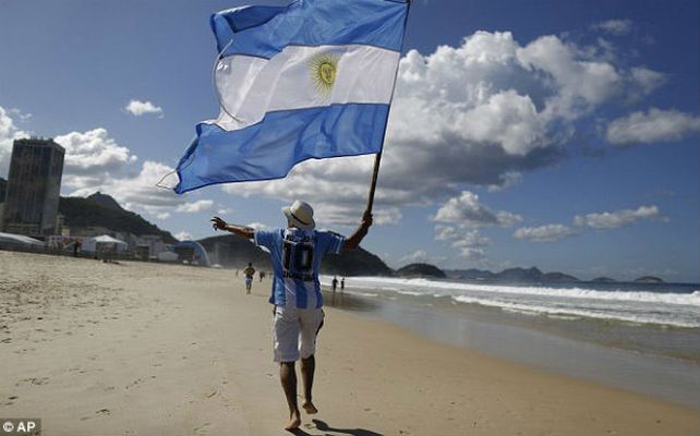 Fanáticos. Los argentinos fueron los únicos extranjeros que permanecieron en Brasil durante todo el campeonato.